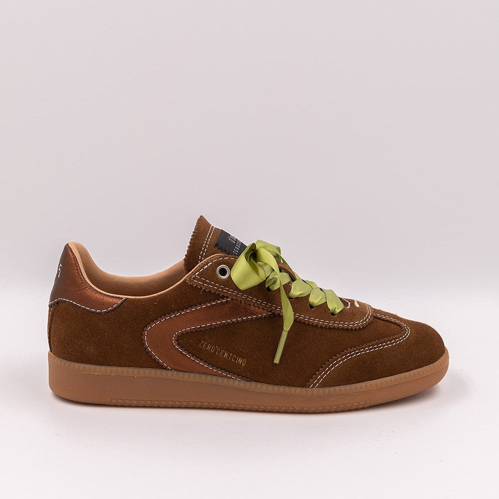 Brown suede trainer 