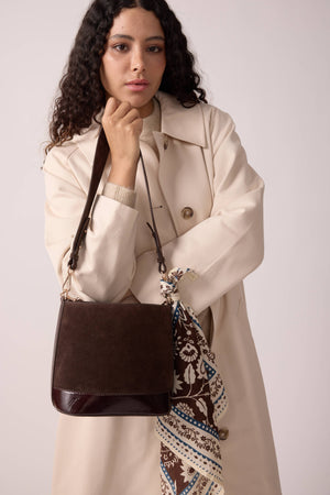 Marlon bucket bag in chocolate suede