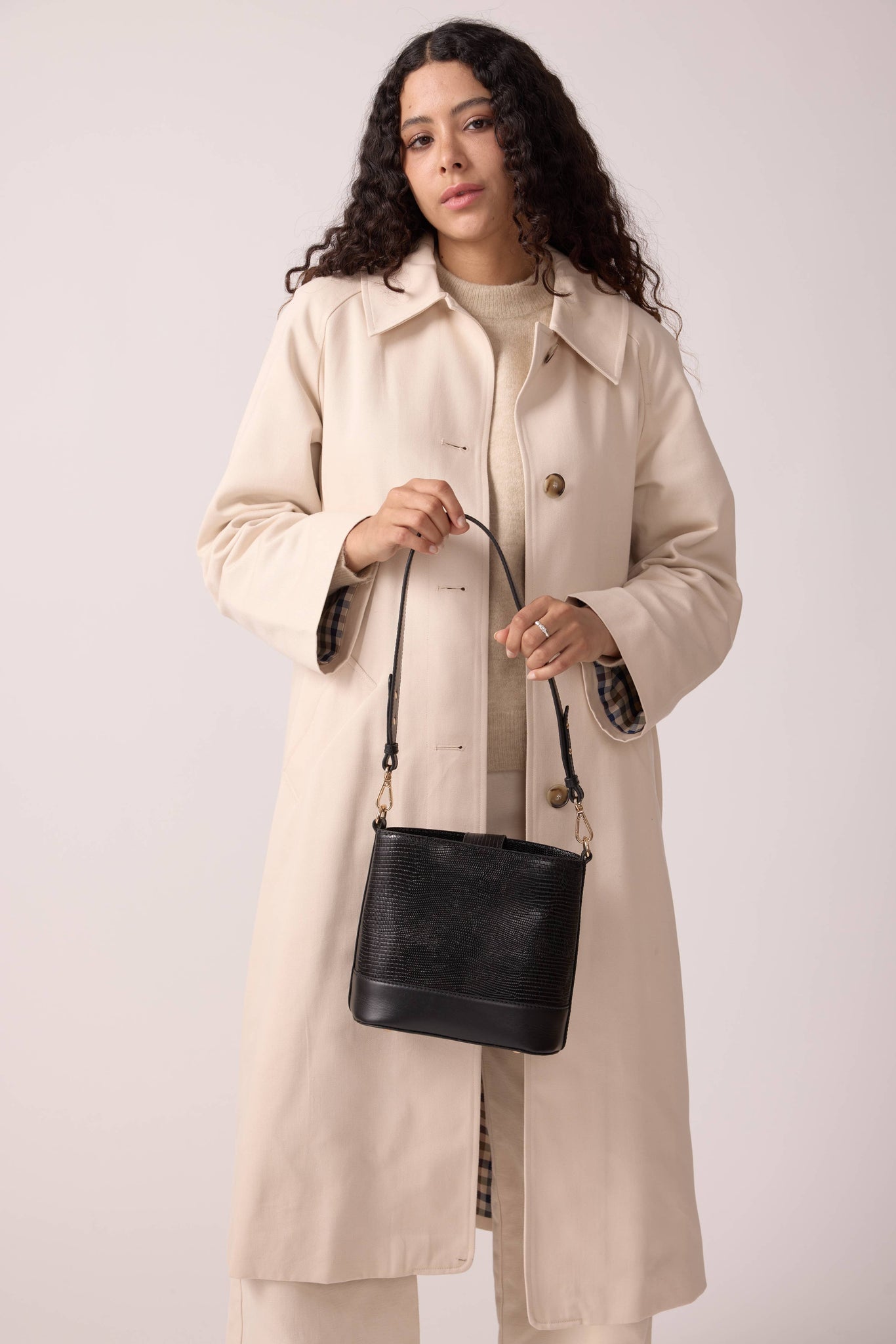 Marlon bucket bag in black lizard-embossed print
