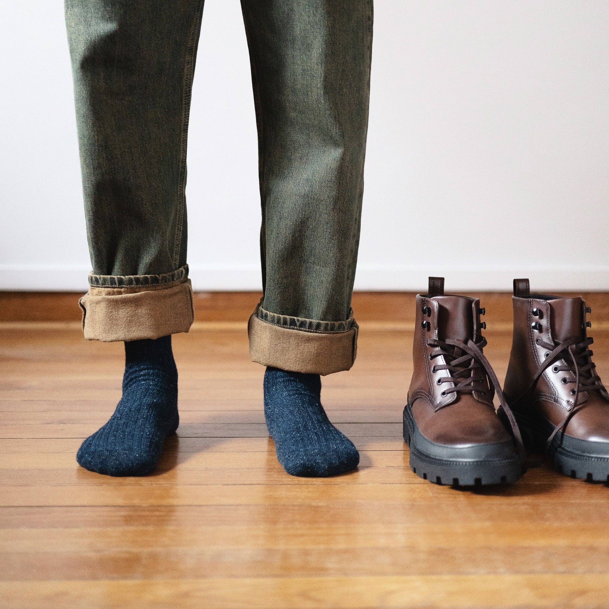 KLUE Navy wool and silk socks