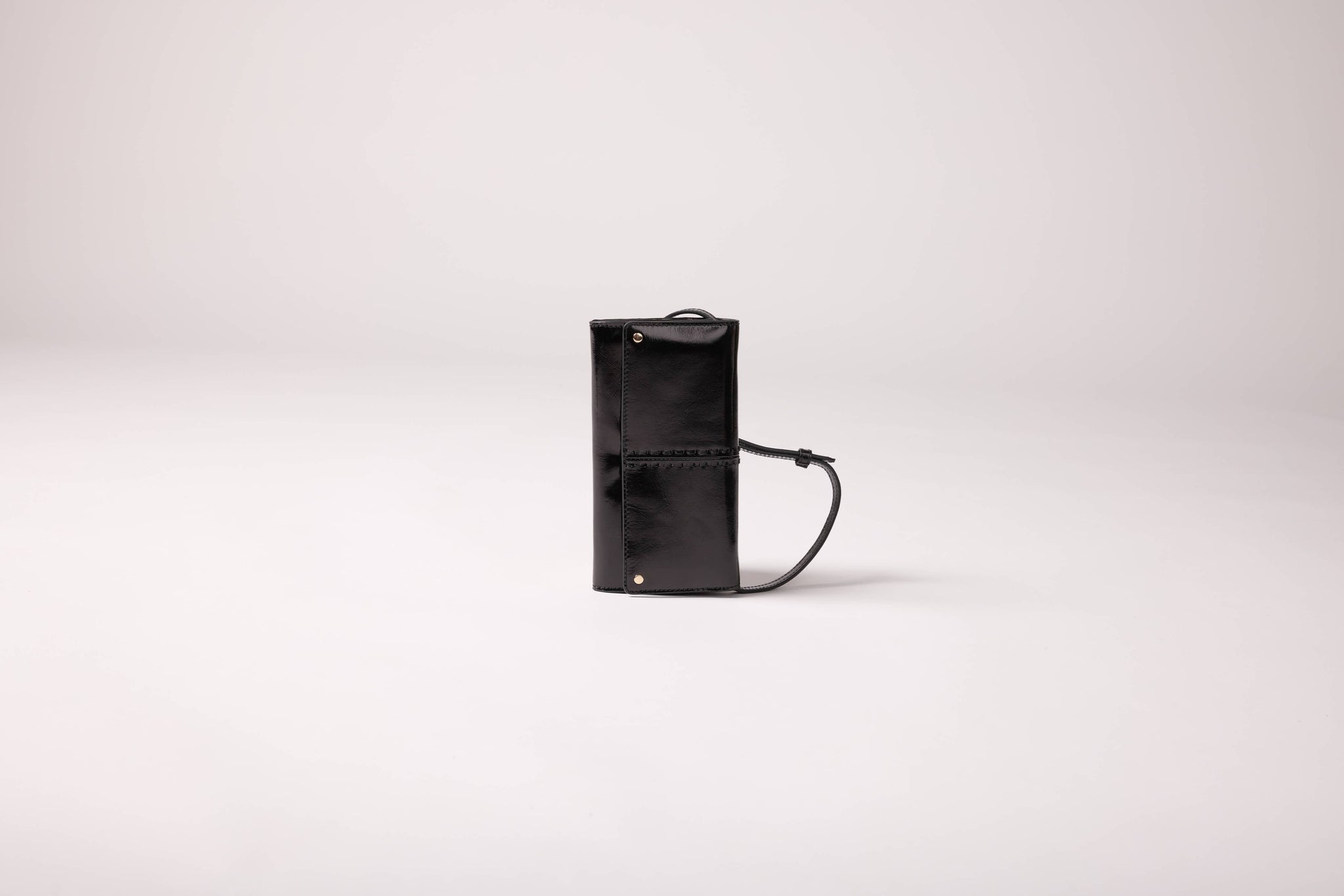 BLACK PATENT LEATHER POUCH GINA