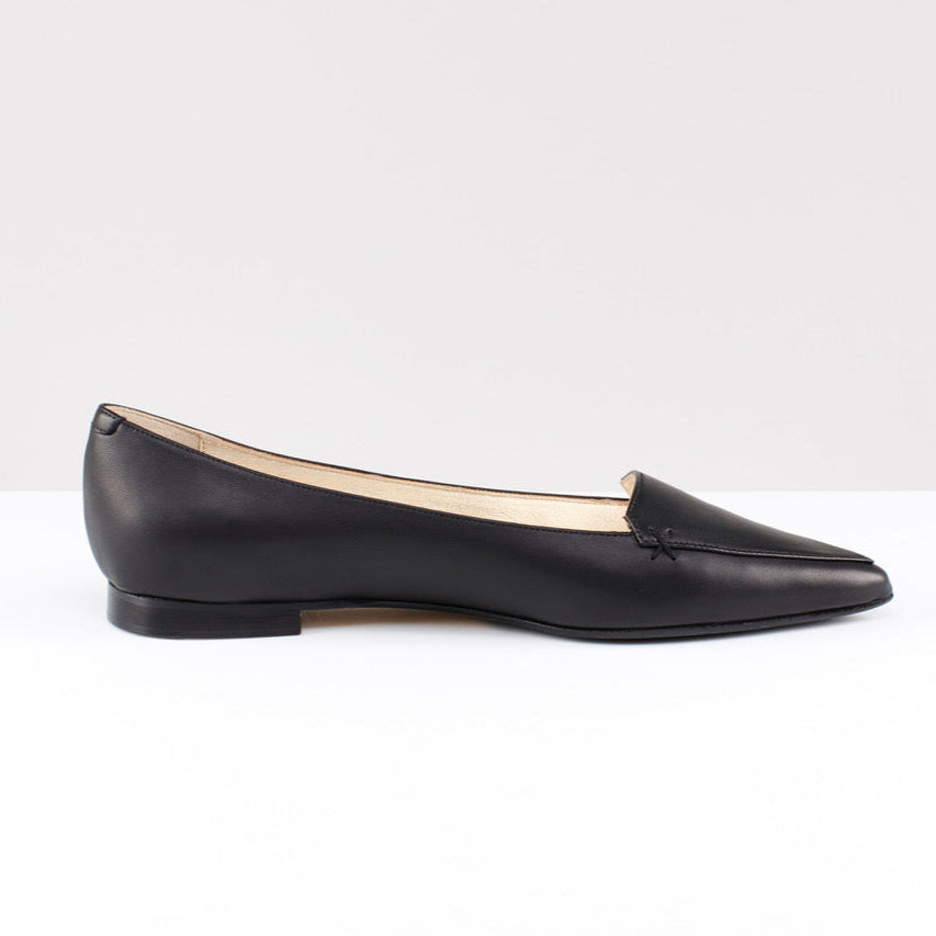 Izzy Black pointy flat