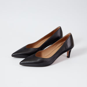 Elvira black leather pump