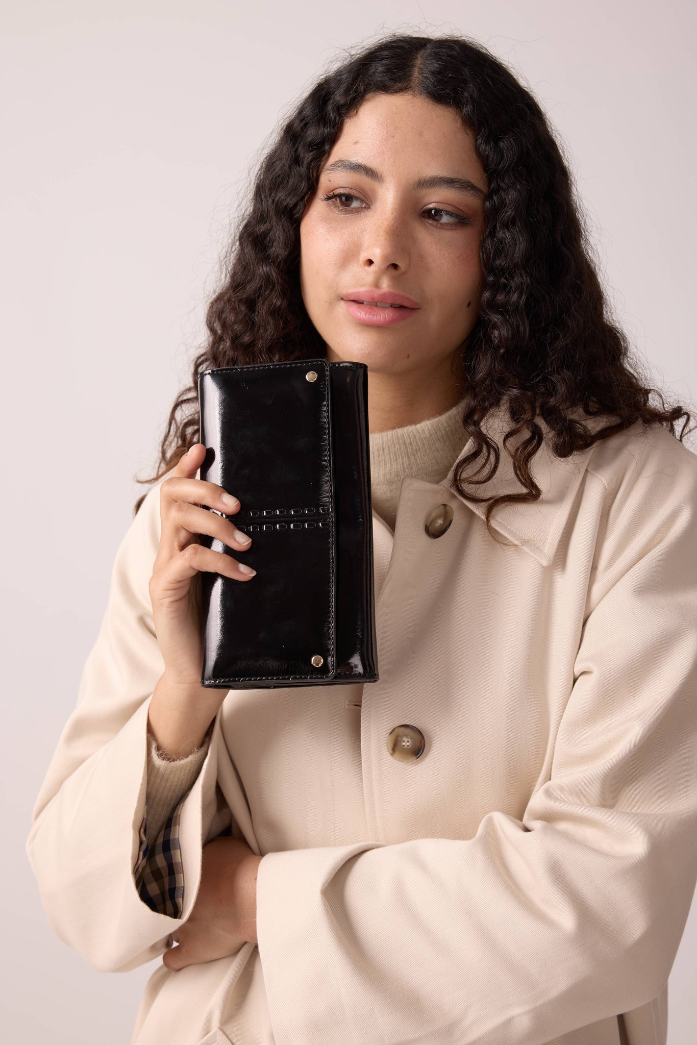 BLACK PATENT LEATHER POUCH GINA
